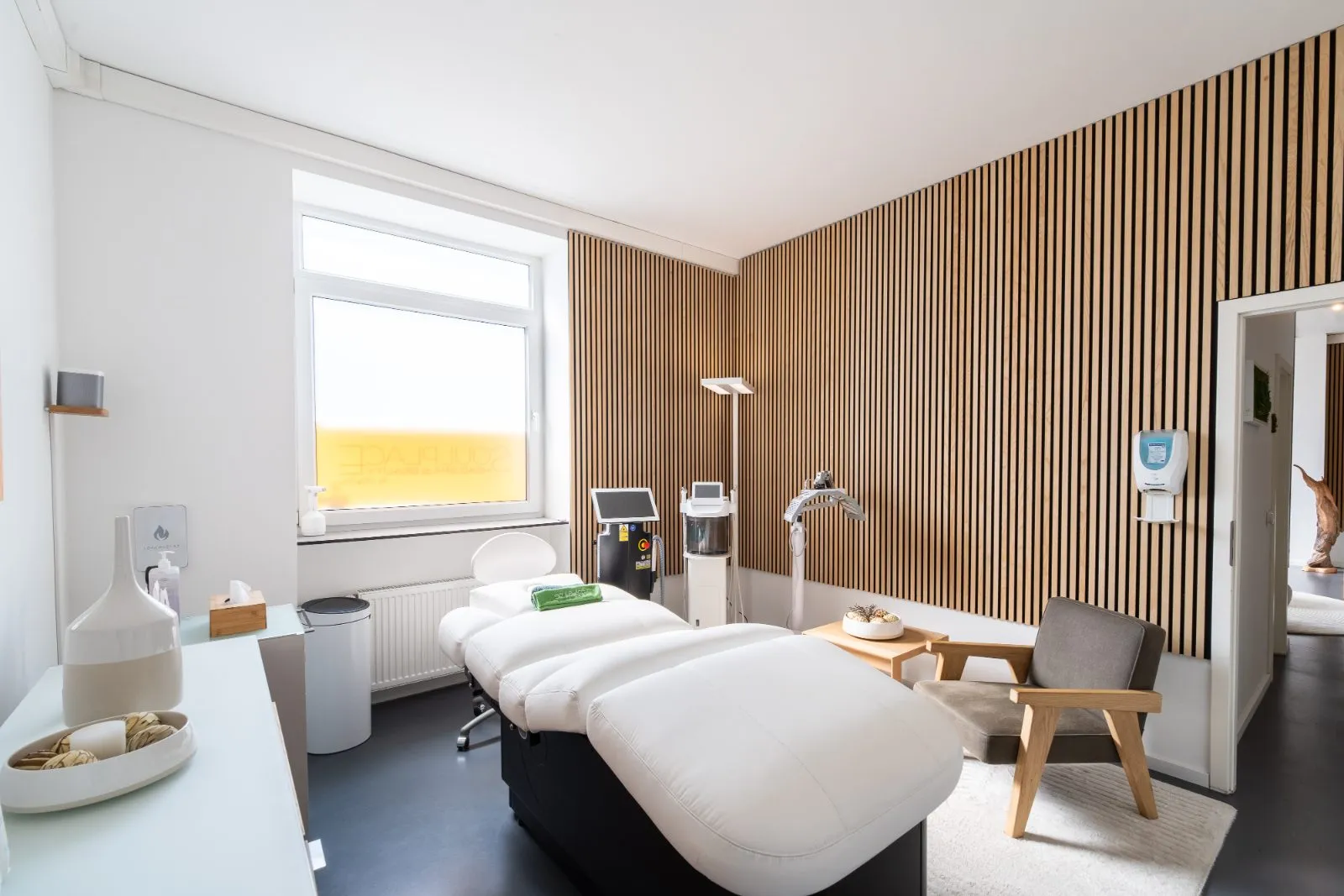 Wimpern- und Augenbrauenlifting